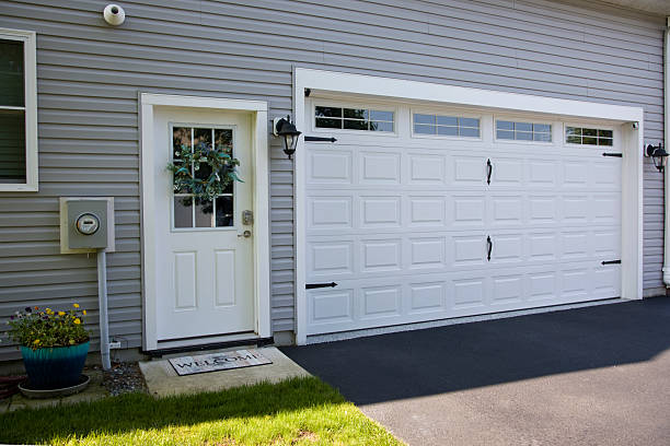 24/7 Emergency Garage Door Panel Replacement experts in Channel Lake, IL